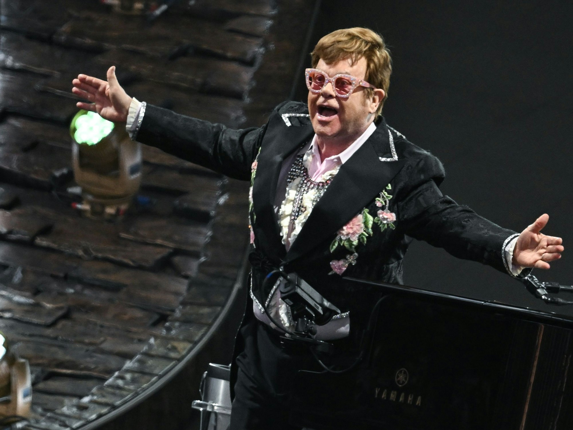 Der britische Musiker Elton John gibt im Rahmen seiner «Farewell Yellow Brick Road»-Abschiedstournee ein Stadionkonzert im Deutsche Bank Park