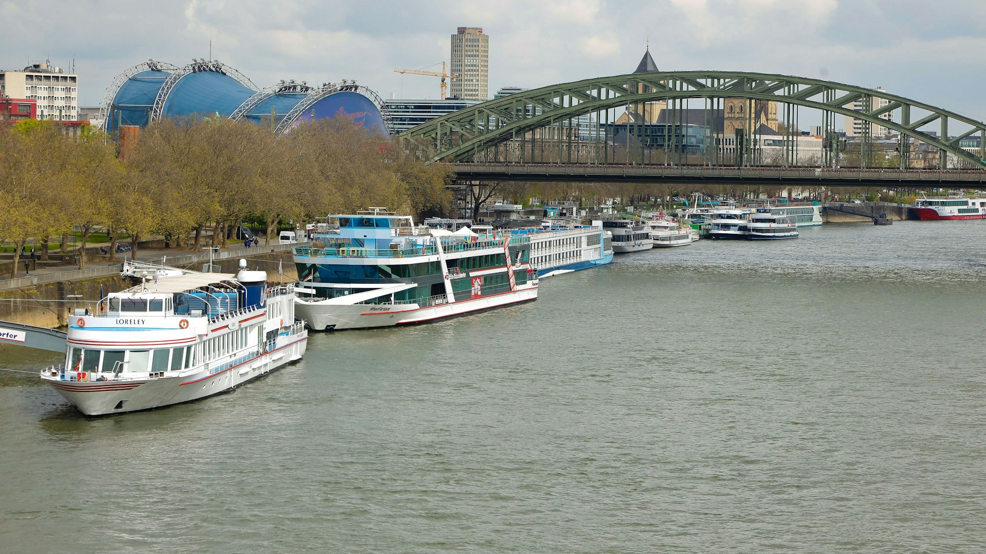 Touristenschiffe auf dem Rhein.