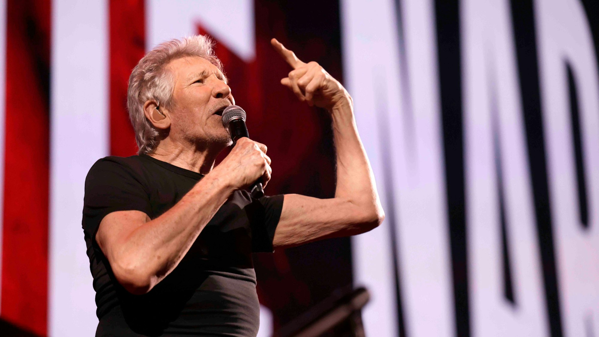 Roger Waters (* 6. September 1943 in Great Bookham, Großbritannien, Britischer Musiker und Ex-Pink Floyd-Sänger) gastiert mit Werken von Pink Floyd auf seiner „This Is Not A Drill“-Abschiedstour.