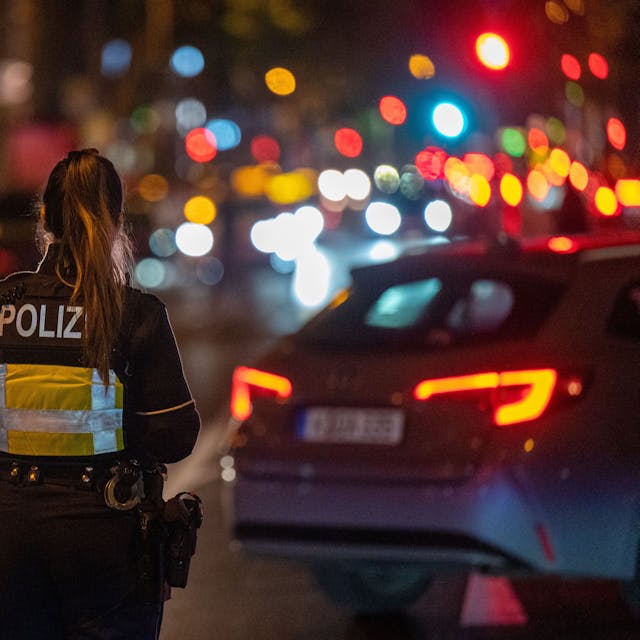 Auf den Kölner Ringen herrscht meist viel Betrieb – Die Polizei ist abends im Dauereinsatz.