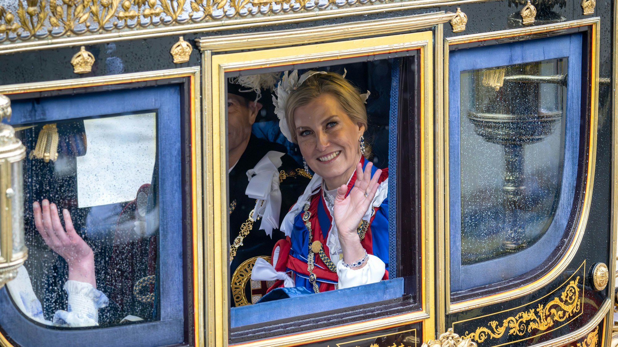 Sophie, Herzogin von Edinburgh, wird in einer Kutsche von der Westminster Abbey zurück zum Buckingham-Palast gefahren.