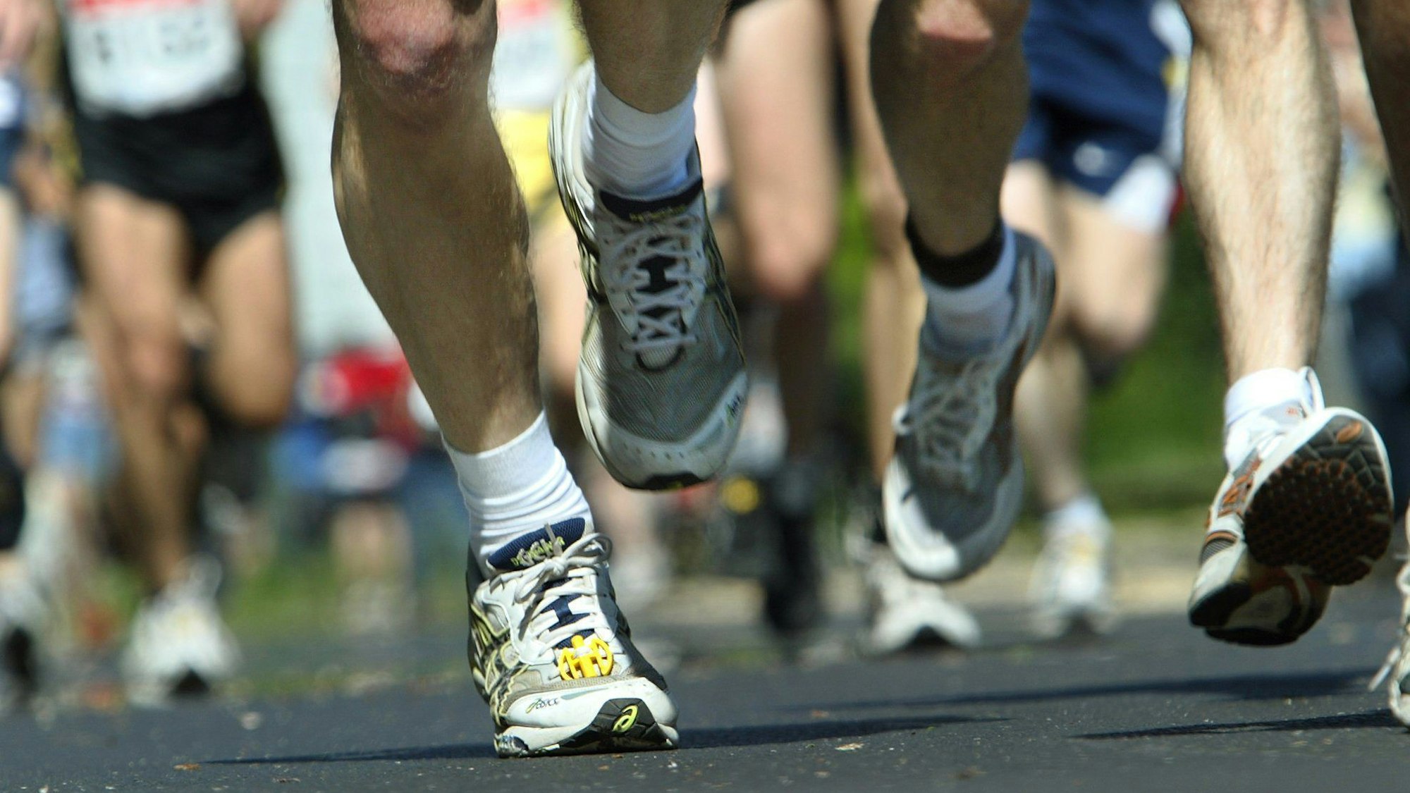 Beine von Marathon-Läufern in Aktion. (Symbolbild)