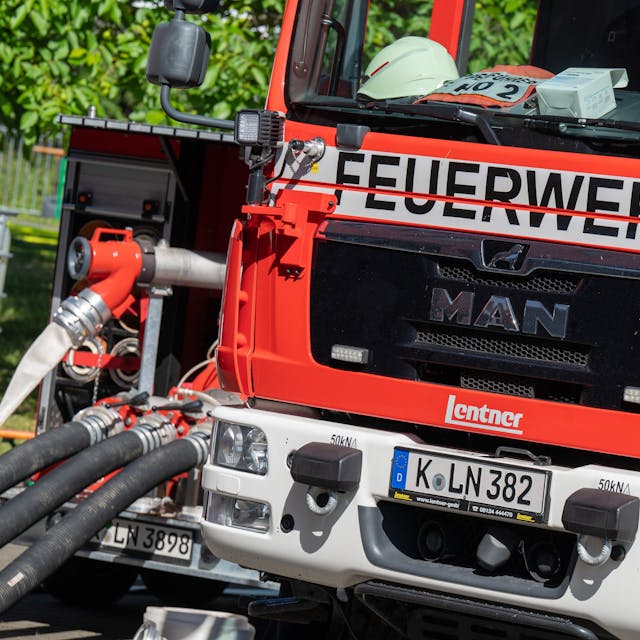Ein Löschfahrzeug der Kölner Feuerwehr (Symbolbild)