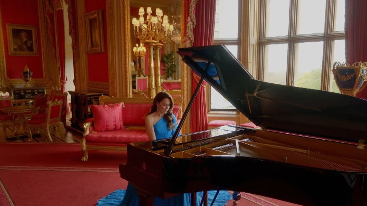 Kate, Prinzessin von Wales am Klavier auf Schloss Windsor. Einspieler ESC 2023