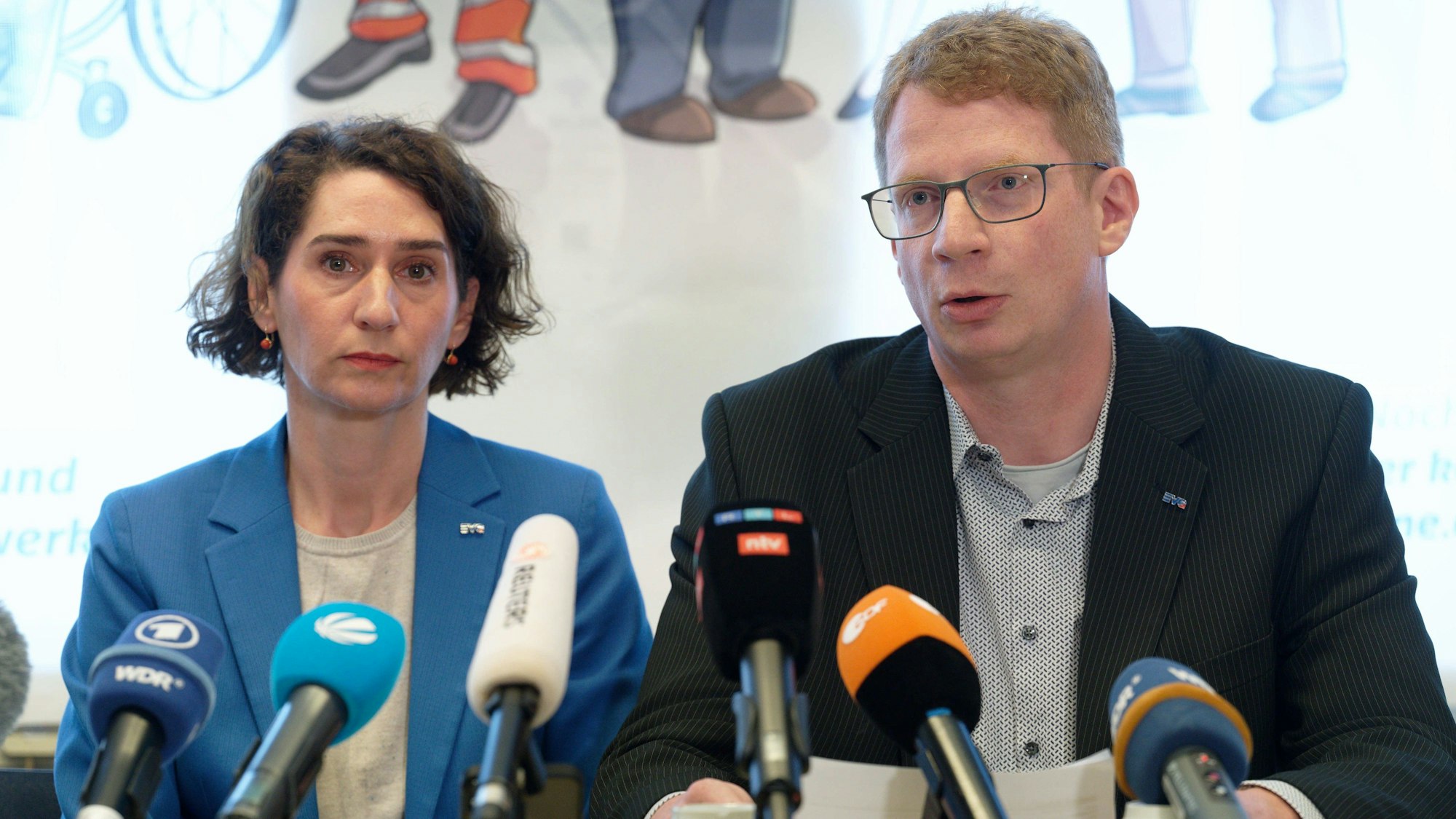 Pressekonferenz in Köln am 11. Mai: Cosima Ingenschay und Kristian Loroch, beide Tarifvorstände der EVG, informierten über den nun abgewendeten „50-Stunden-Streik“.