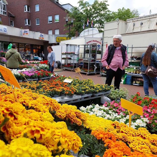 Gutes Wetter lockte viele Besucher auf den Frühlingsmarkt in Leichlingen. 