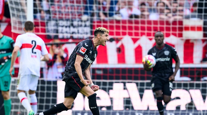 Leverkusens Exequiel Palacios jubelt nach seinem Tor zum 1:1.