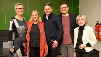 Der SPD-Fraktionsvorsitzende im Bundestag, Rolf Mützenich, hier mit der Kreisvorsitzenden Heike Steinhäuser, Melanie Schmielewski, Frederick Schuh und Margit Reisewitz.