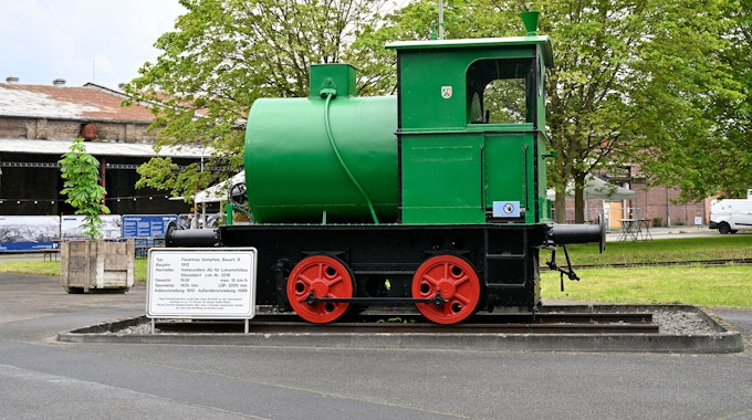 Eine Lokomotive auf dem Zanders-Gelände.