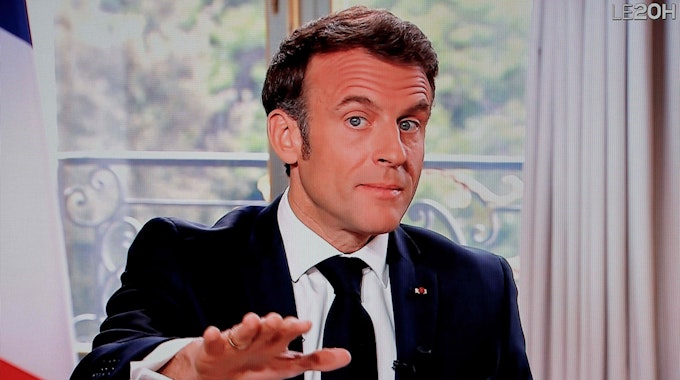 Frankfreichs Präsident Emmanuel Macron spricht am Montag (15. Mai) im französischen Sender TF1 und macht der Ukraine ein überraschendes Angebot.