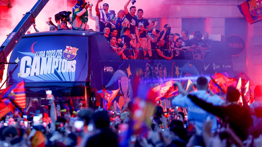 Der FC Barcelona feiert die spanische Meisterschaft in der Stadt.