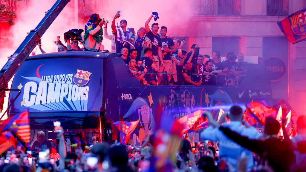 Der FC Barcelona feiert die spanische Meisterschaft in der Stadt.