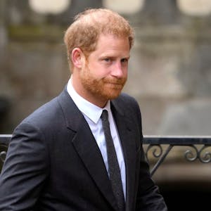 Der britische Prinz Harry kommt an den Royal Courts Of Justice in London an.
