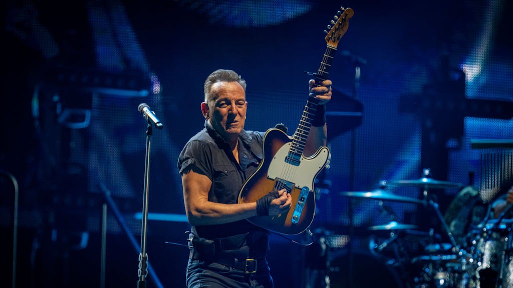 Bruce Springsteen und die E Street Band bei ihrem Auftritt im Olympiastadion in Barcelona.