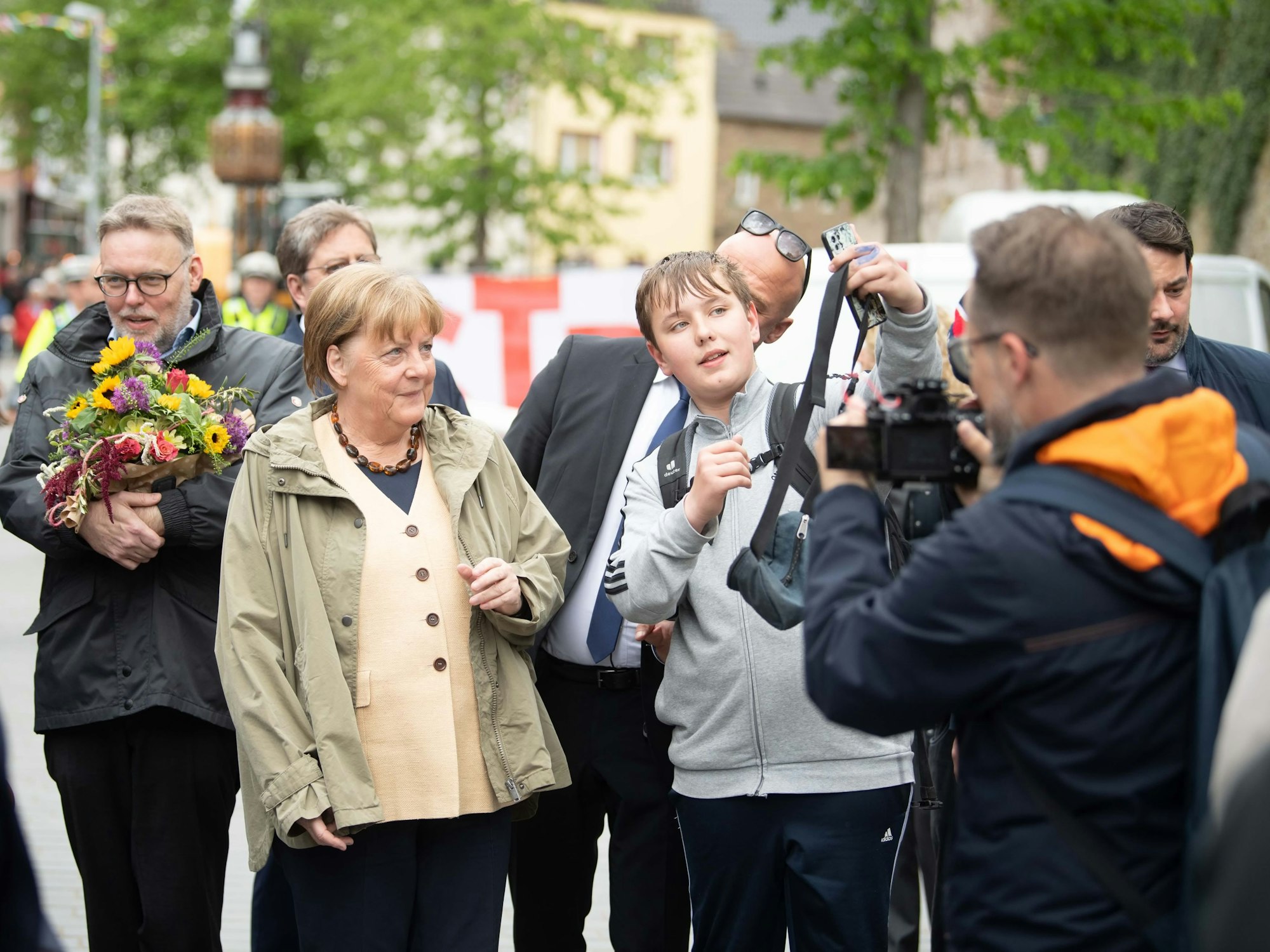 Erfüllt viele Selfie-Wünsche: Angela Merkel in Bad Münstereifel.