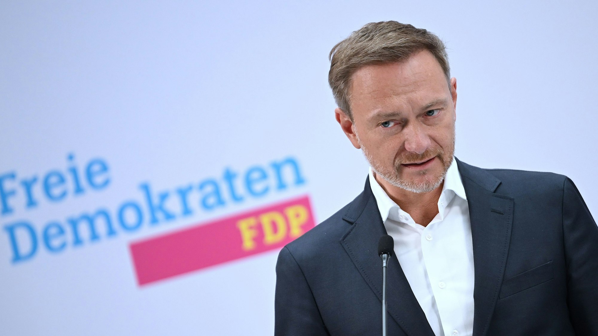 Bundesfinanzminister Christian Lindner (FDP) hat Forderungen nach Steuererhöhungen seit Kriegsbeginn stets zurückgewiesen. Nun empfiehlt auch der IWF temporäre Steuererhöhungen für einkommensstarke Haushalte. (Archivbild)
