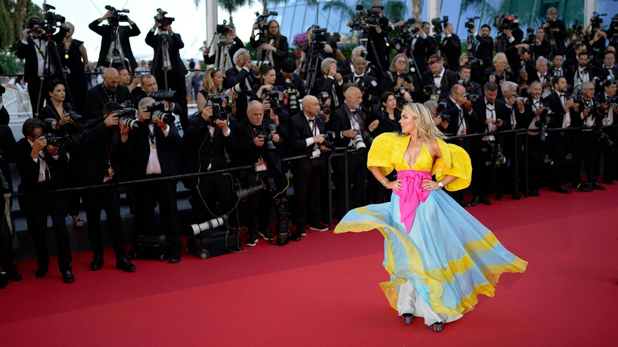 Tallia Storm posiert für die Fotografen bei der Eröffnungszeremonie der 75. Internationalen Filmfestspiele in Cannes.