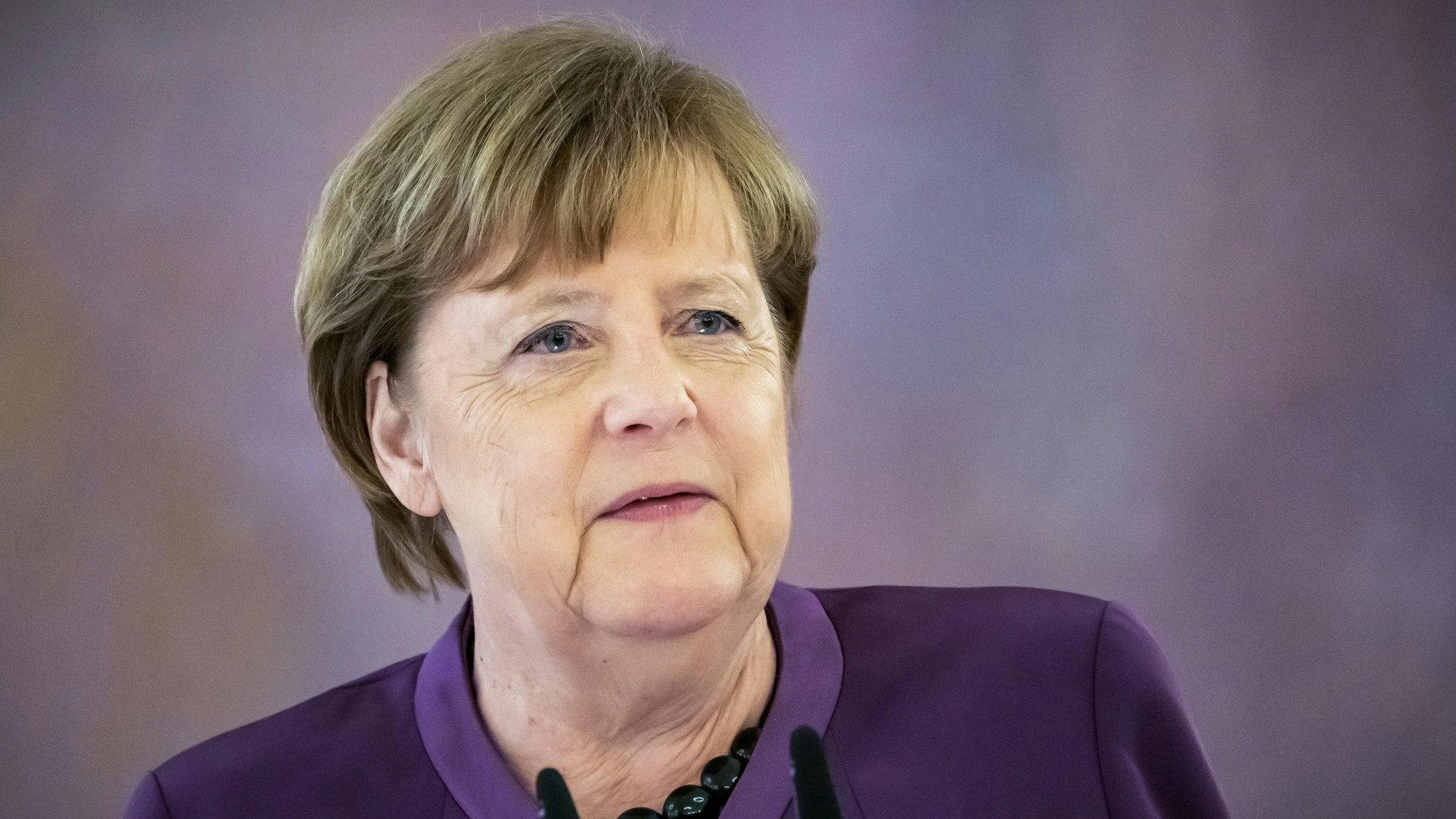 Angela Merkel, (CDU) hier bei der Verleihung des Verdienstordens der Bundesrepublik Deutschland in besonderer Ausführung, kann es nicht nachvollziehen, wenn Menschen aus Wut AfD wählen. (Archivbild)