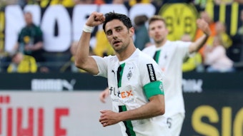 Kapitän Lars Stindl von Borussia Mönchengladbach bejubelt seinen Treffer zum zwischenzeitlichen 2:4 bei Borussia Dortmund am 13. Mai 2023.