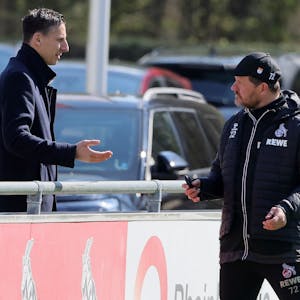 Christian Keller und Trainer Steffen Baumgart kommen derzeit mit der Kaderplanung für die neue Saison nicht voran.