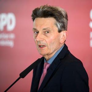Rolf Mützenich, Vorsitzender der SPD-Bundestagsfraktion, hat das geplante Heizungsgesetz als „zu einseitig“ kritisiert. (Archivbild)
