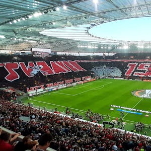 Choreografie der Fans von Bayer 04 Leverkusen vor dem Halbfinal-Rückspiel der Europa League gegen die AS Rom in der Bay-Arena.