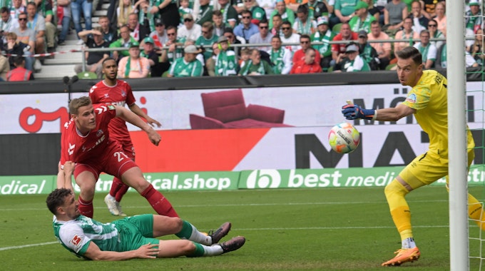 Steffen Tigges 1.FC Koeln 21 erzielt das 0:1 per Kopf gegen Milos Veljkovic SV Werder Bremen&nbsp;
