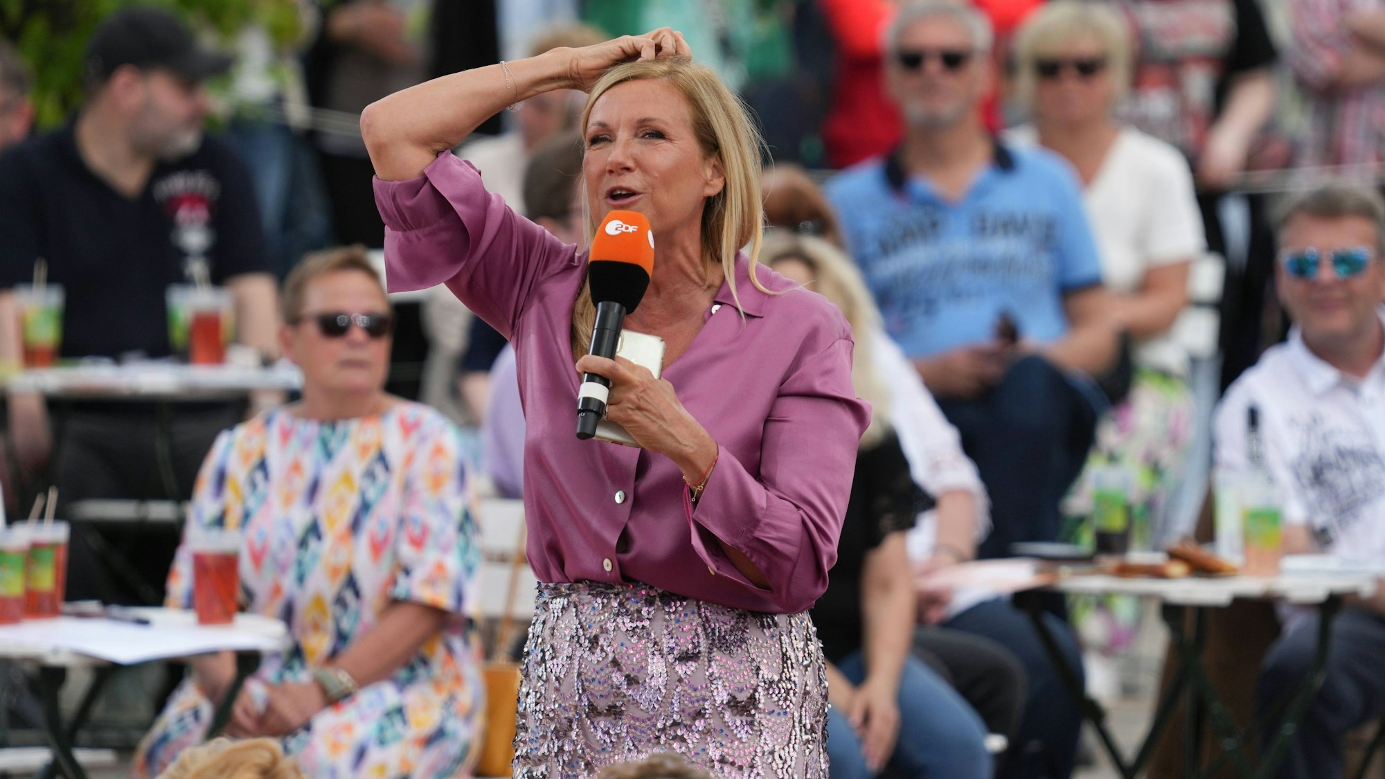 ZDF-Moderatorin Andrea Kiewel in der „Fernsehgarten“-Ausgabe vom 14. Mai 2023.