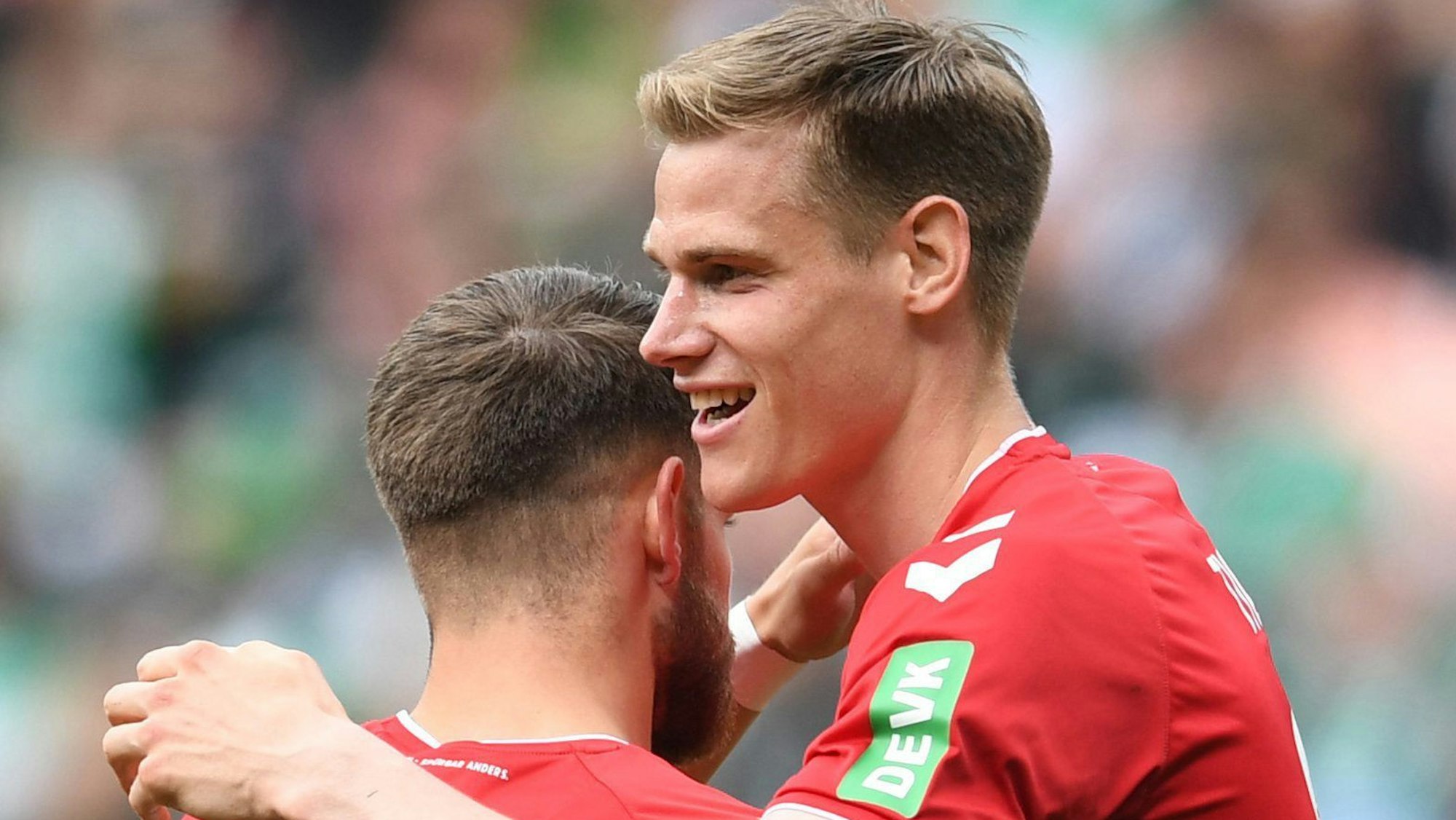 FC-Stürmer Steffen Tigges (r.) bejubelt mit Teamkollege Jan Thielmann sein Tor zum 1:0 in Bremen.