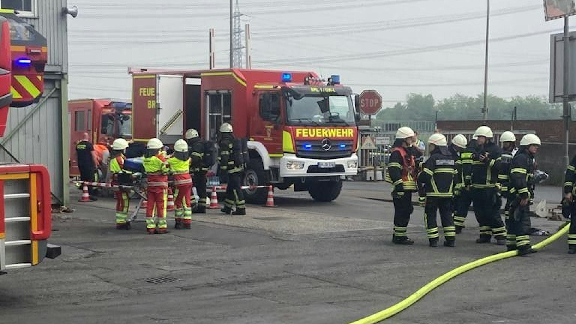 Die Feuerwehr beim Einsatz im Eisenwerk Brühl.