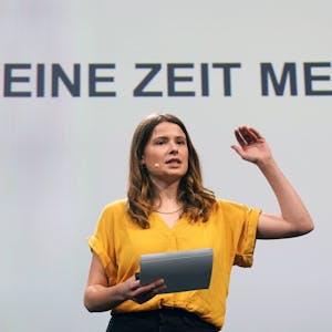 Klimaaktivistin Luisa Neubauer bei der Digital-Messe OMR in Hamburg. Neubauer kritisiert Verkehrsminister Volker Wissing.+