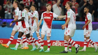 Florian Kainz jubelt gegen Hertha BSC mit seinen Teamkollegen des 1. FC Köln.