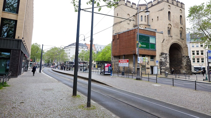 Das Bild zeigt die Hahnentorburg am Rudolfplatz.&nbsp;