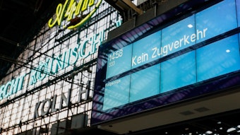 Auf einer Anzeigetafel im Kölner Hauptbahnhof steht „kein Zugverkehr“. Die Gewerkschaft EVG hatte in den vergangenen Wochen immer wieder zum Streik aufgerufen.