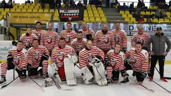Die Eishockeymannschaft der Kölner Polizei (Bull Sharks Cologne).