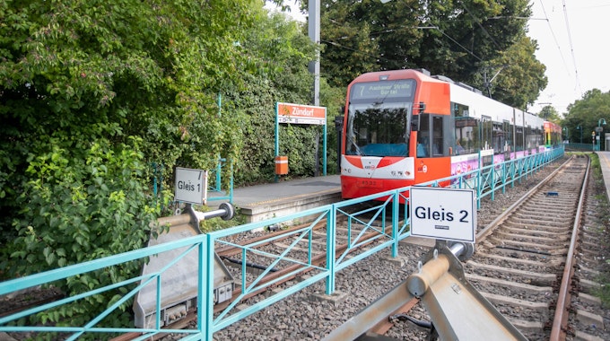 Noch ist für die Linie 7 in Zündorf Schluss, das soll sich ändern. 