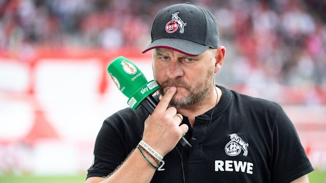 Trainer Steffen Baumgart vom 1. FC Köln gibt vor Spielbeginn ein Interview.