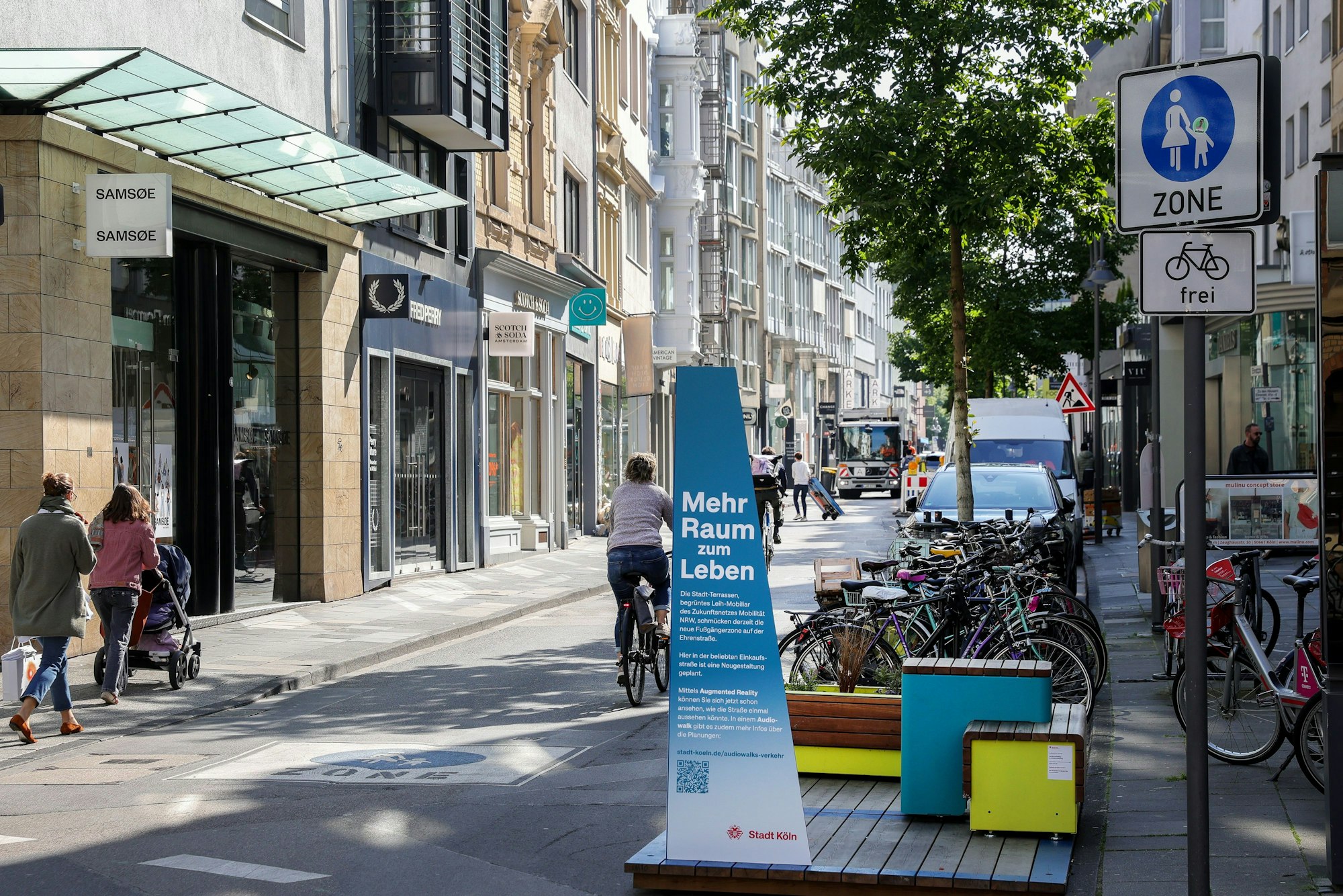 Seit kurzem stehen wieder Stadtmöbel zum Sitzen in der Ehrenstraße.