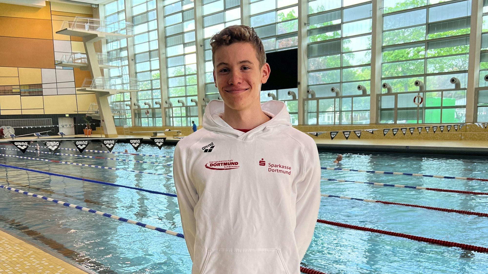 Leistungsschwimmer Norik Schulz in der Schwimmhalle seines Vereins in Dortmund