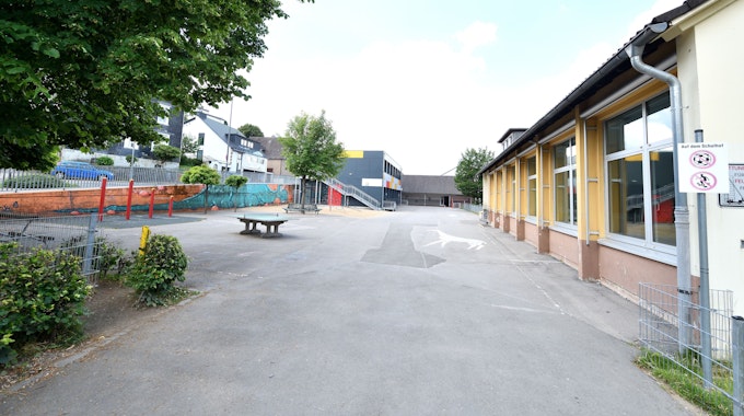 Es ist der bisherige Schulhof der Grundschule St. Antonius in Wipperfürth zu sehen.