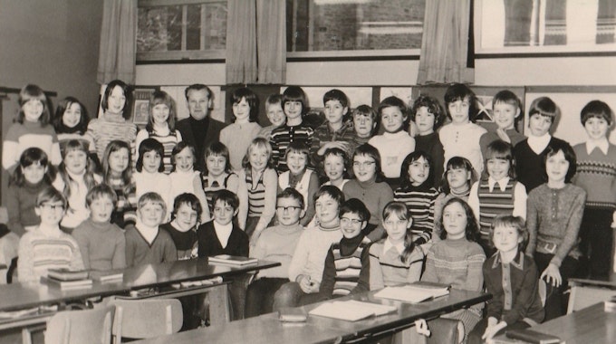 Es sind die Schüler auf einem Klassenfoto aus dem Jahr 1973 zu sehen.&nbsp;
