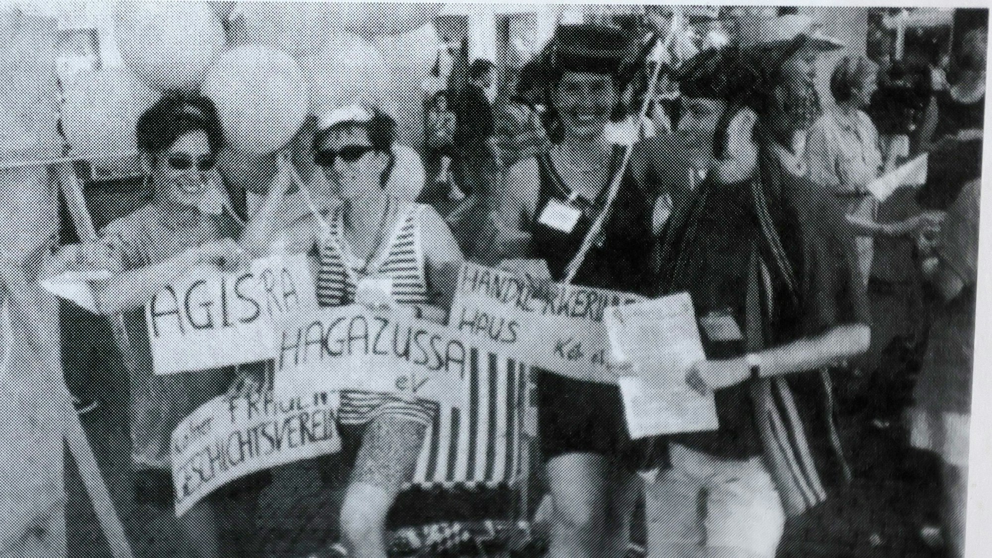 Historisches Bild einer Protestaktion der Frauenberatungsstelle Agisra