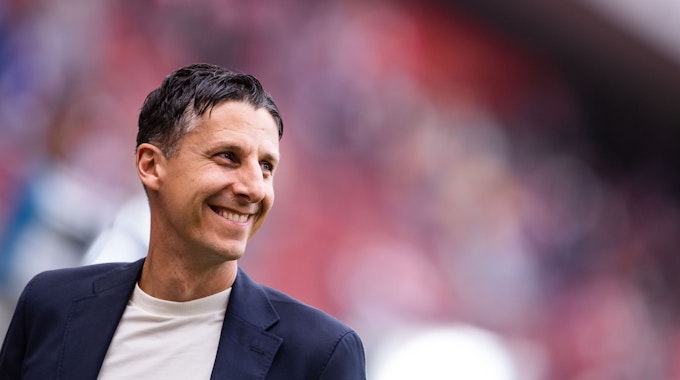 Kölns Sportdirektor Christian Keller blickt vor der Partie in die Runde. Keller wurde am Freitag in den DFB-Vorstand berufen.