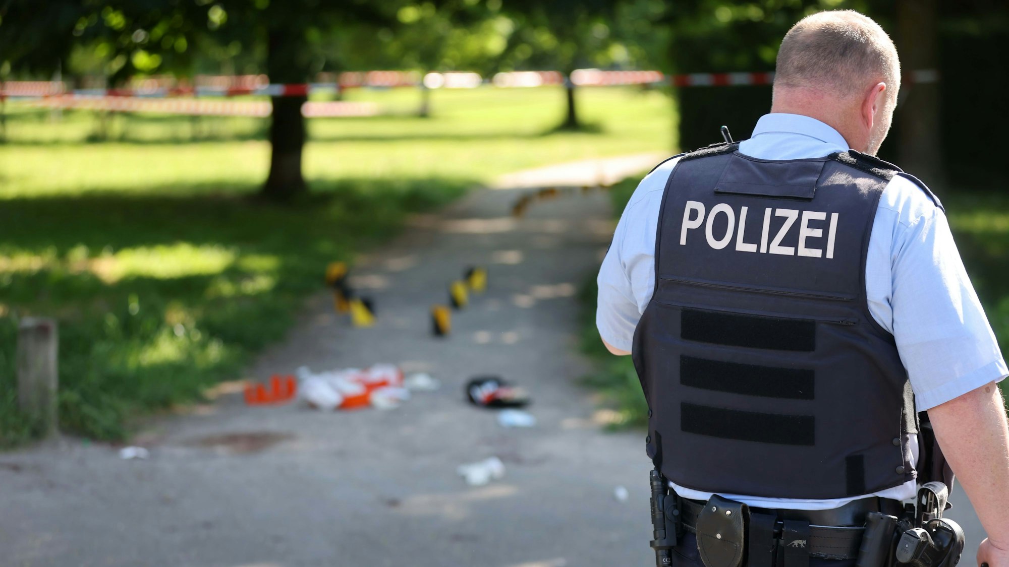 Mord im Rockermilieu, in Mülheim wurde ein Mann erschossen, seine weibliche Begleitung schwer verletzt