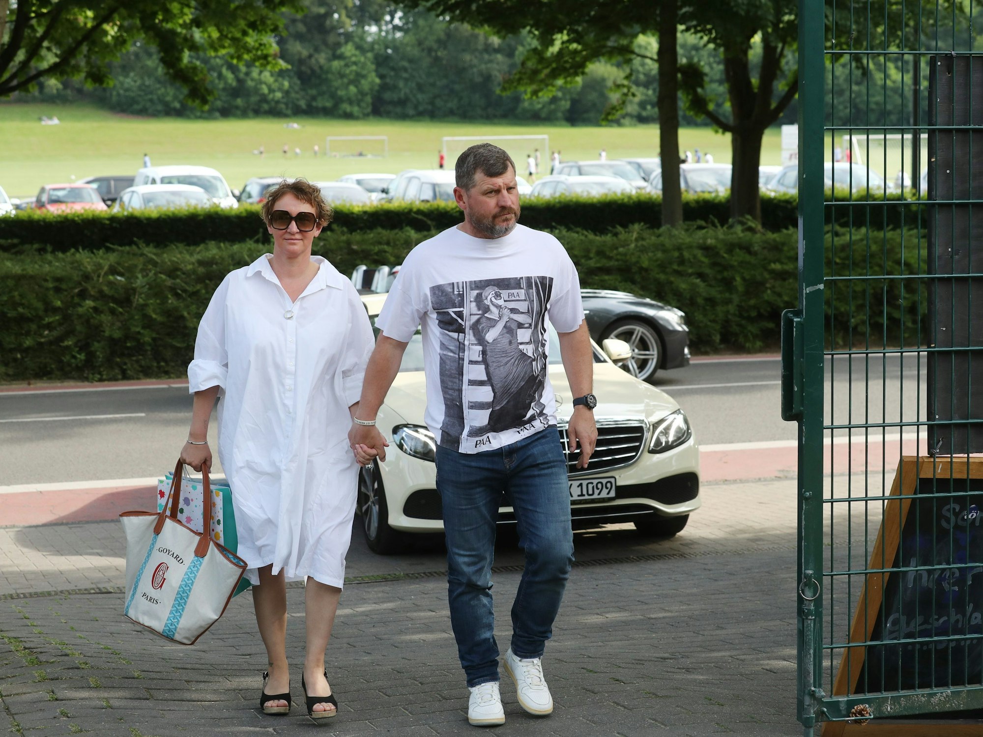 Steffen Baumgart und seine Frau Katja kommen bei der FC-Party an.