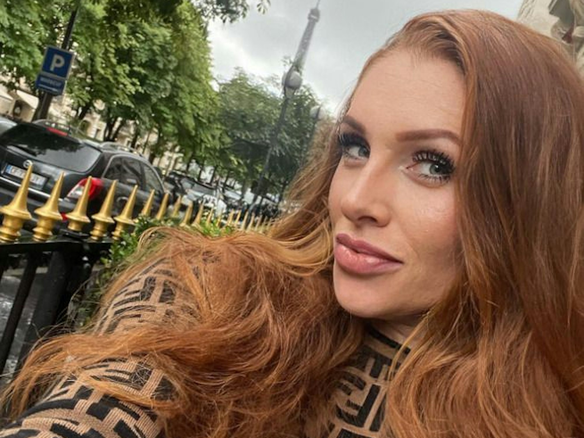 Georgina Fleur, hier auf einem Instagram-Selfie vom Juli 2022, lächelt in die Kamera.