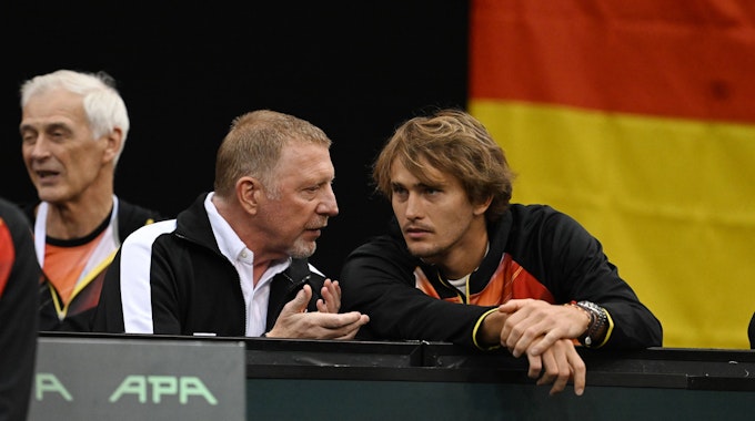 Boris Becker und Alexander Zverev im Gespräch.