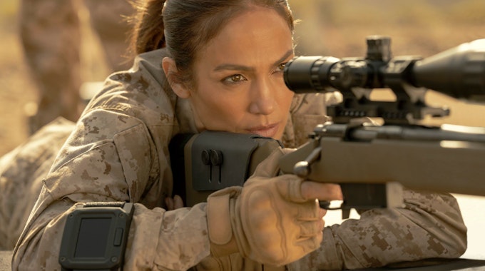 Jennifer Lopez in einer Szene der Netflix-Serie „The Mother“.