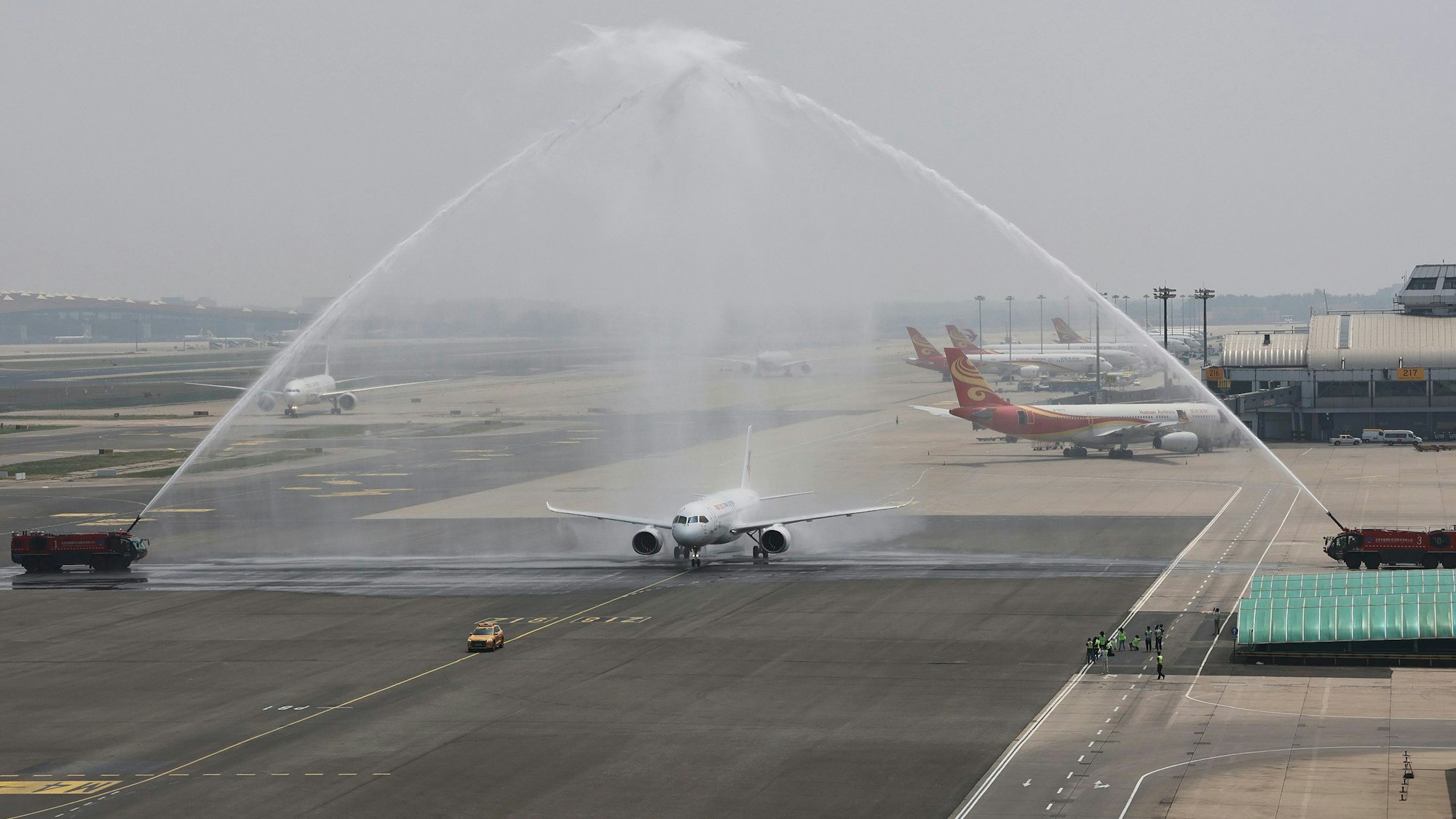 Wasserfontäne zur Begrüßung in Peking: Ankunft der C919 am Samstag in der chinesischen Hauptstadt.