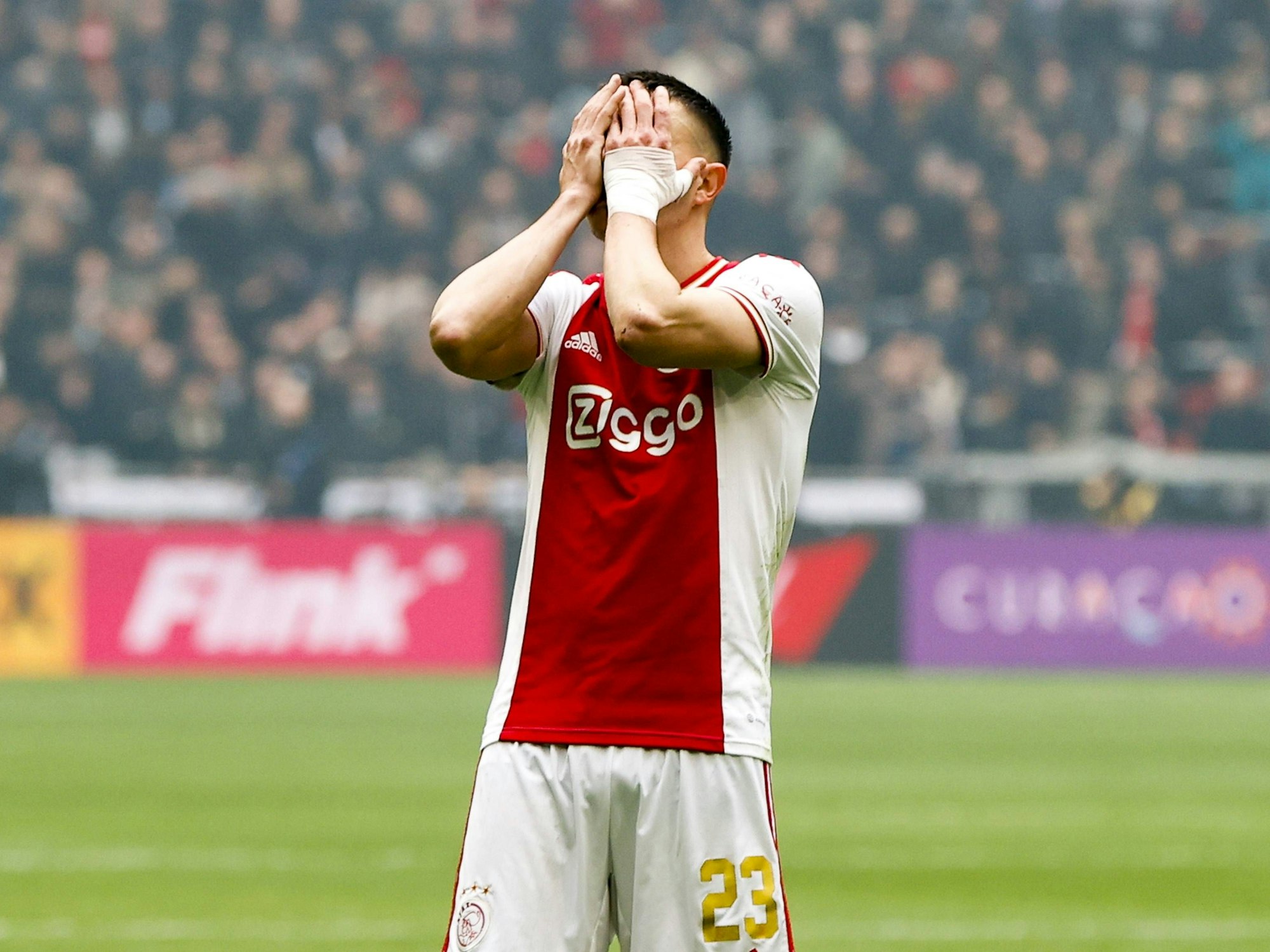 Ajax-Profi Steven Berghuis bei der 2:3-Niederlage gegen Feyenoord Rotterdam am 19. März 2023.
